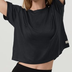 Vuori Energy Cropped Tee